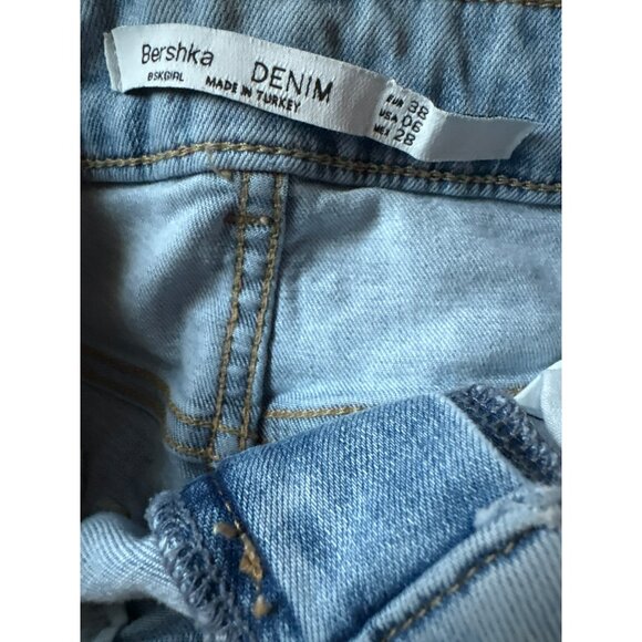 Bershka Denim Light Wash Distressed Ripped High-Rise Cropped  Jeans U.S. Size 6 - Picture 10 of 10